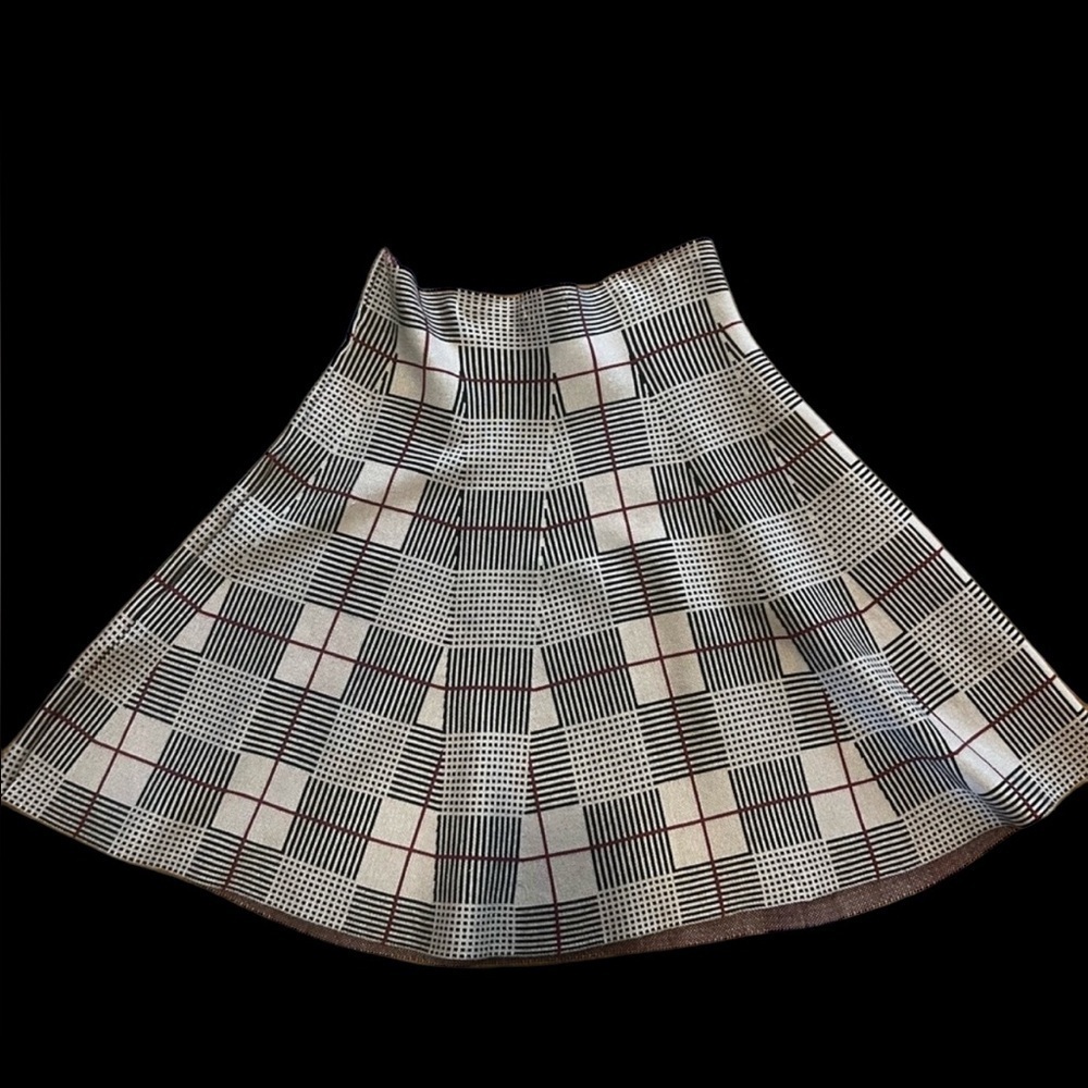 Max Studio NWOT ladies fit and flare skirt. Size M/L. Black brown burgundy - Picture 2 of 15